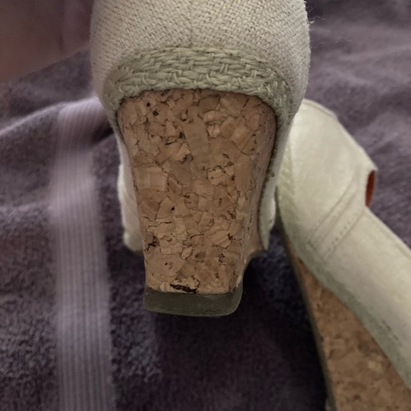 Kohl's Cream Wedges Stylish and Comfortable Size 9 - Picture 5 of 6